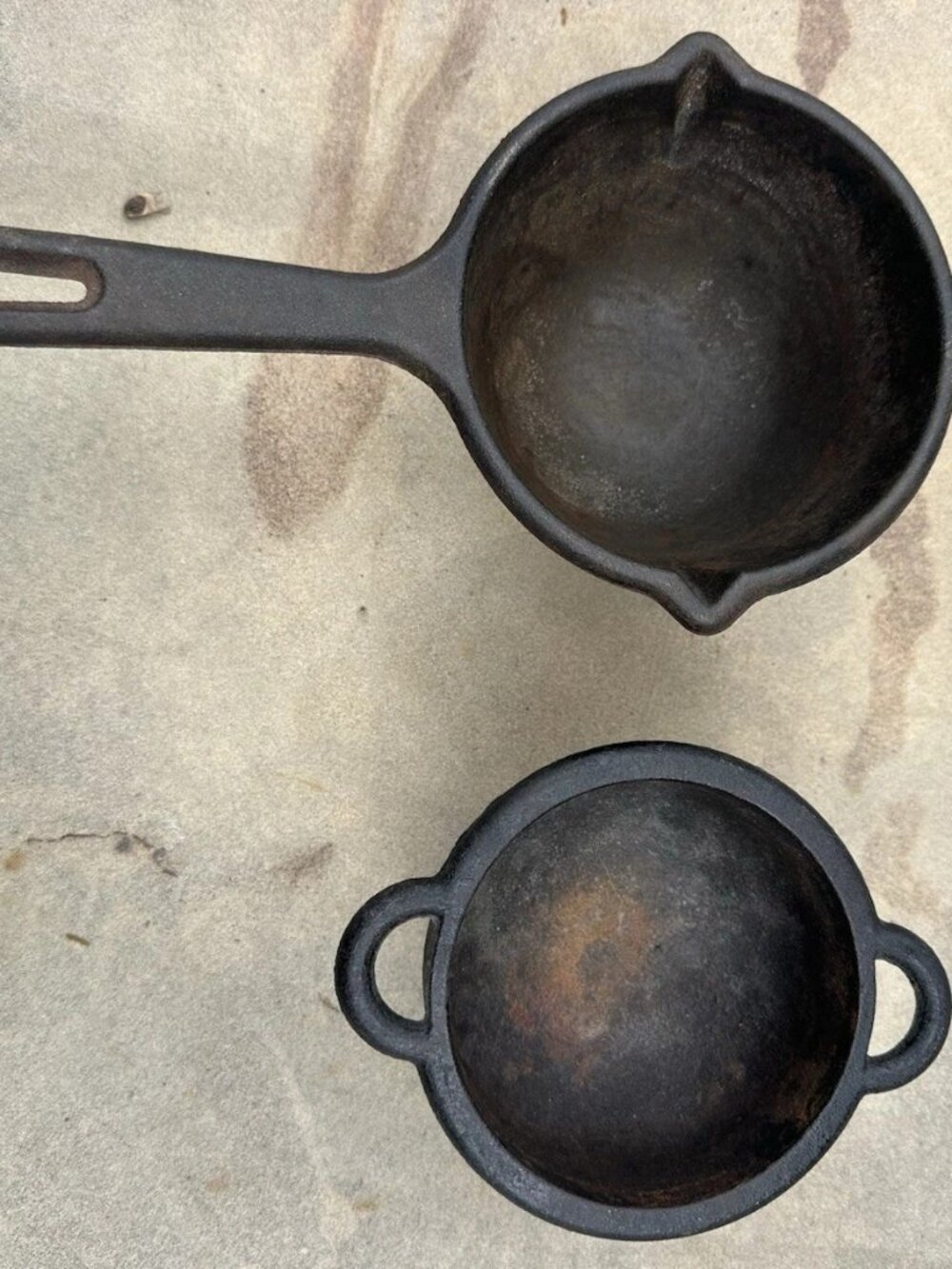 Lodge Set of 2 Cast Iron Melting Pot with Pour Spouts and Melting Cauldron VNTG